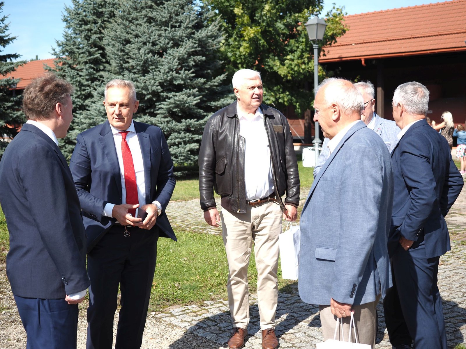 Siauruke duris atvėrė muziejus ir pristatytas gatvės meno kūrinys 8 P1011576