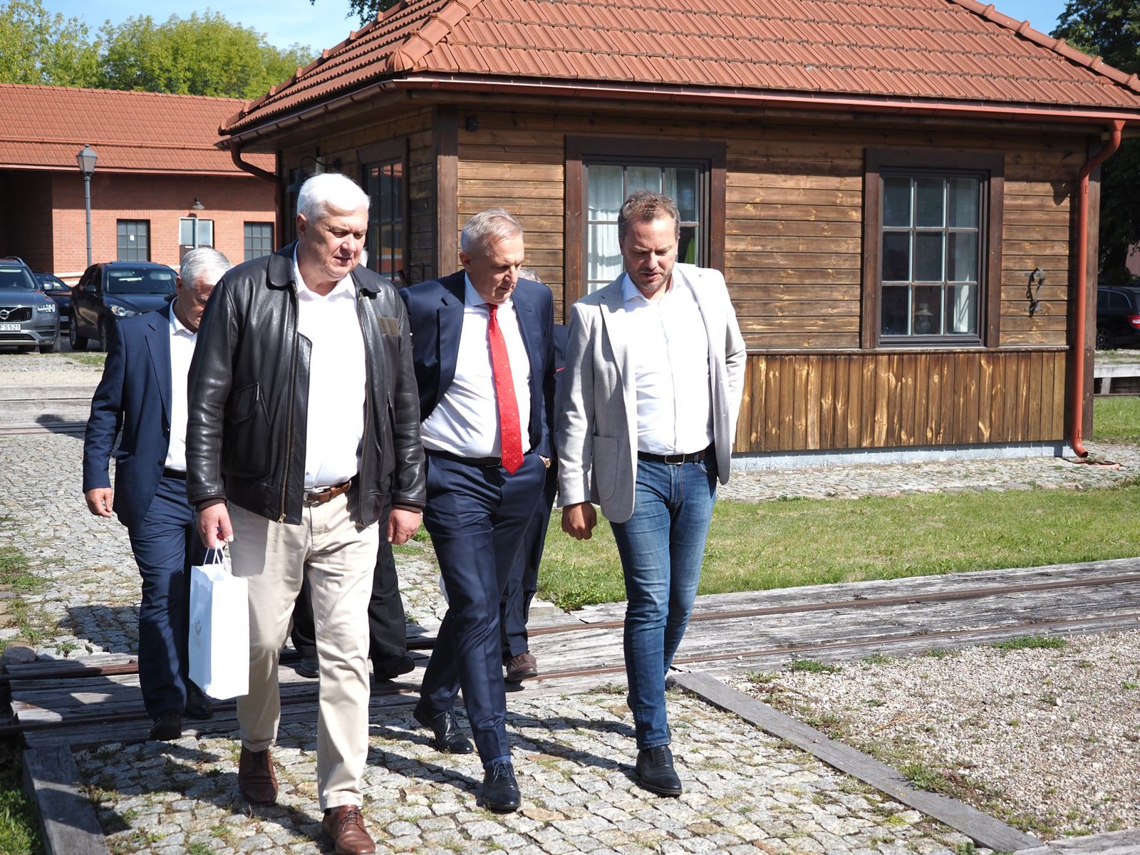 Siauruke duris atvėrė muziejus ir pristatytas gatvės meno kūrinys 10 P1011585